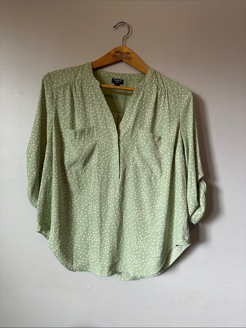 TORRID Sage Green Polka Dot V-Neck Blouse Women's Plus Size 00